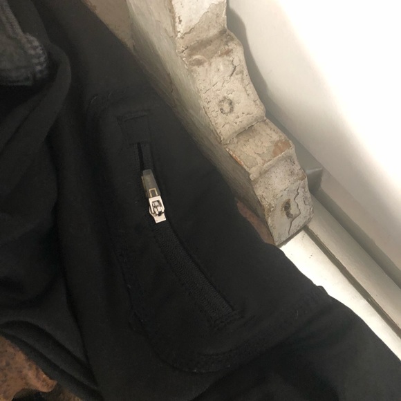 Reebok Thermal Ruffle Top - Picture 4 of 4